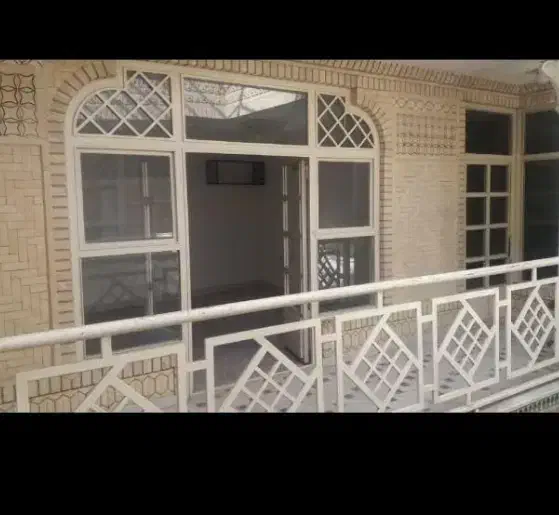 مغازه در دل بازار باباطاهر