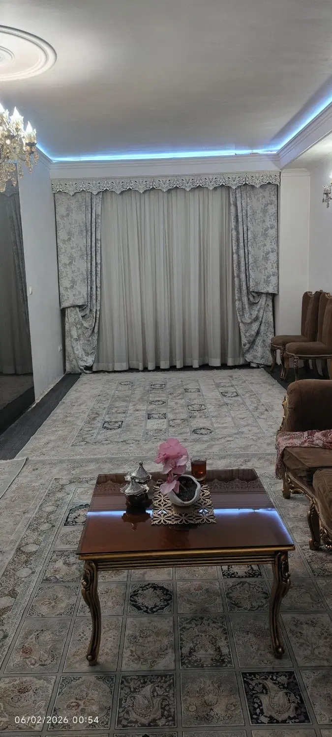 واحد 95 متری طبقه اول