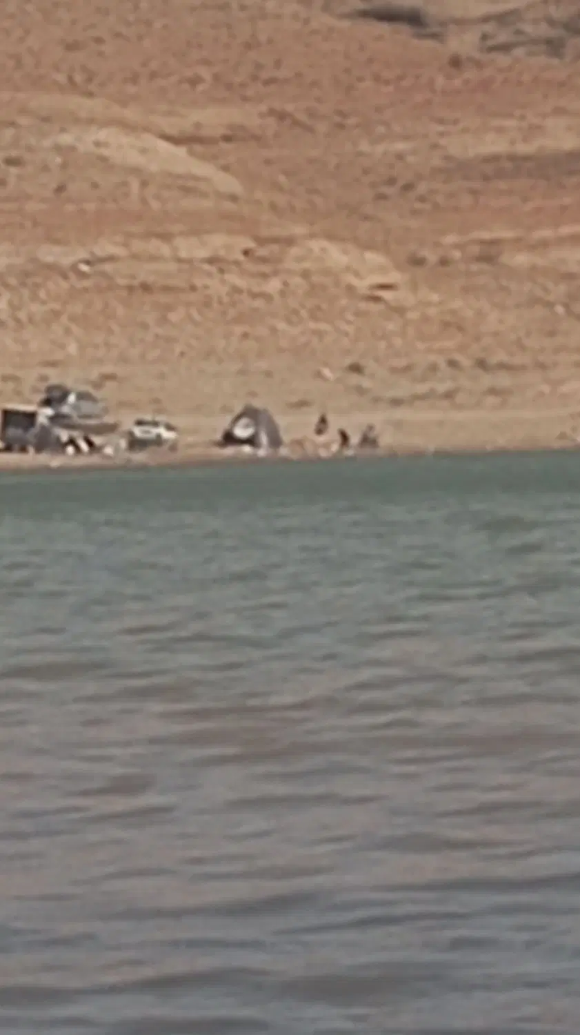 زمین دور دیوار