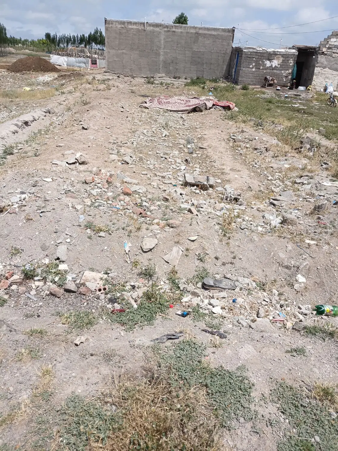یک باب زمین ۲۰۰ متری با نقشه و پروانه ساخت