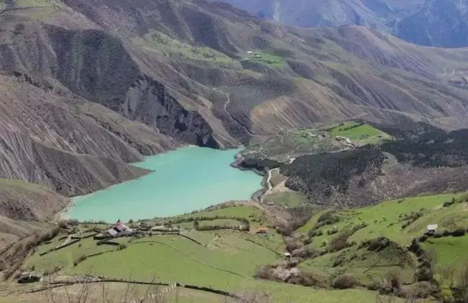 زمین با ویوی ابدی به دریاچه ی ولشت