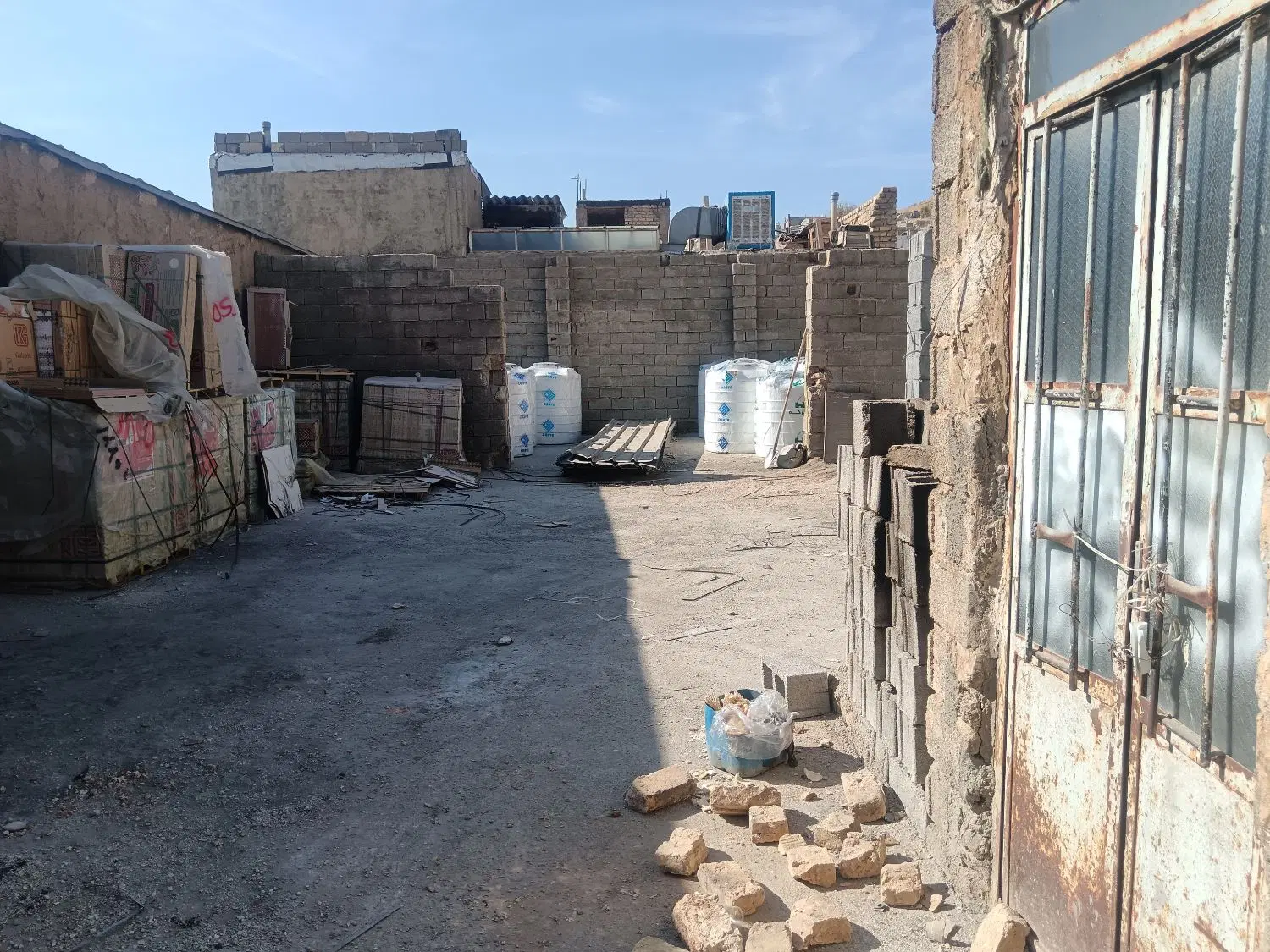 گاراژ حدود 170 متر مربع