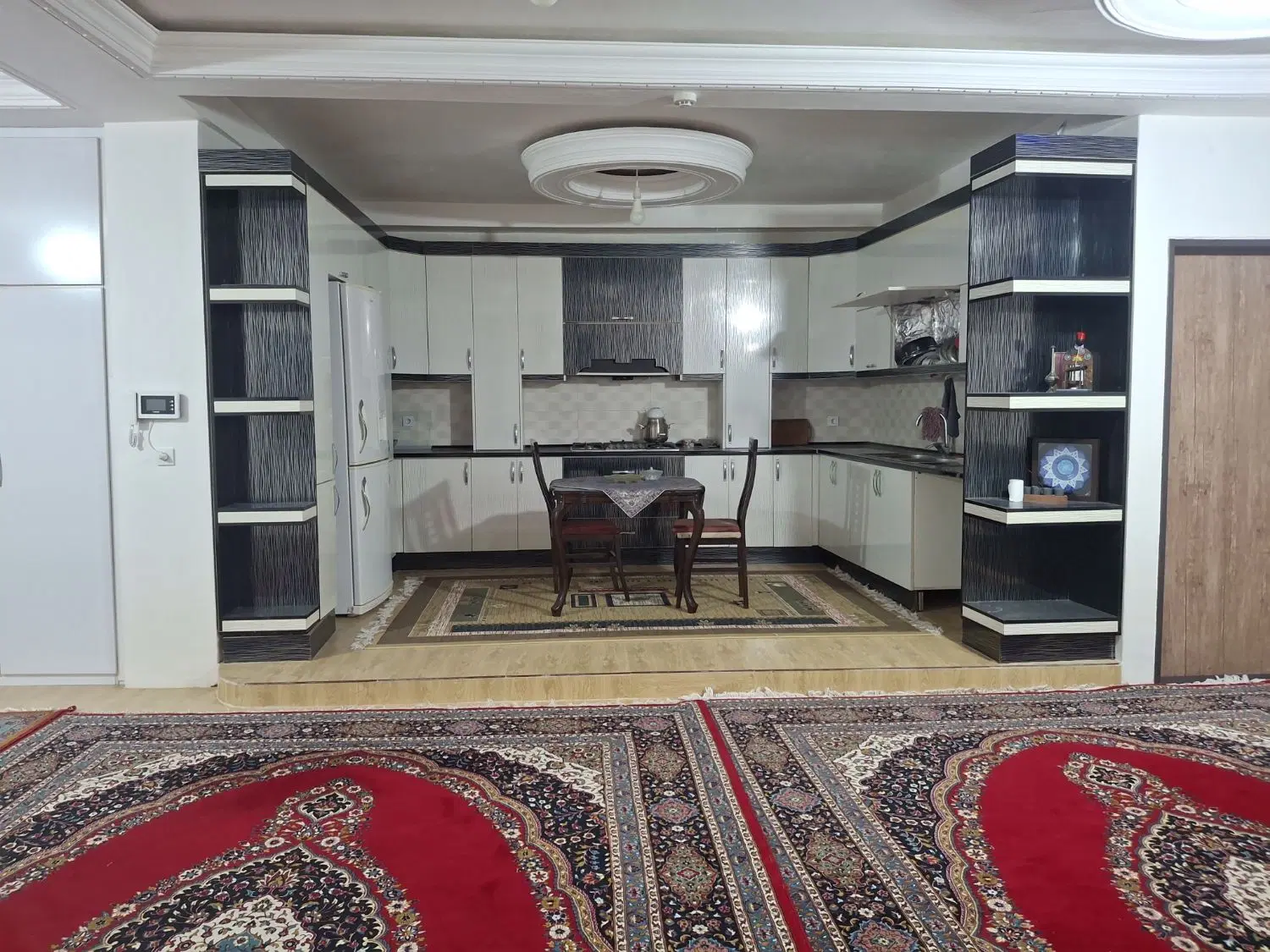 اجاره  واحد ۱۳۰ متری ، ۲۰ متری کاج کیو