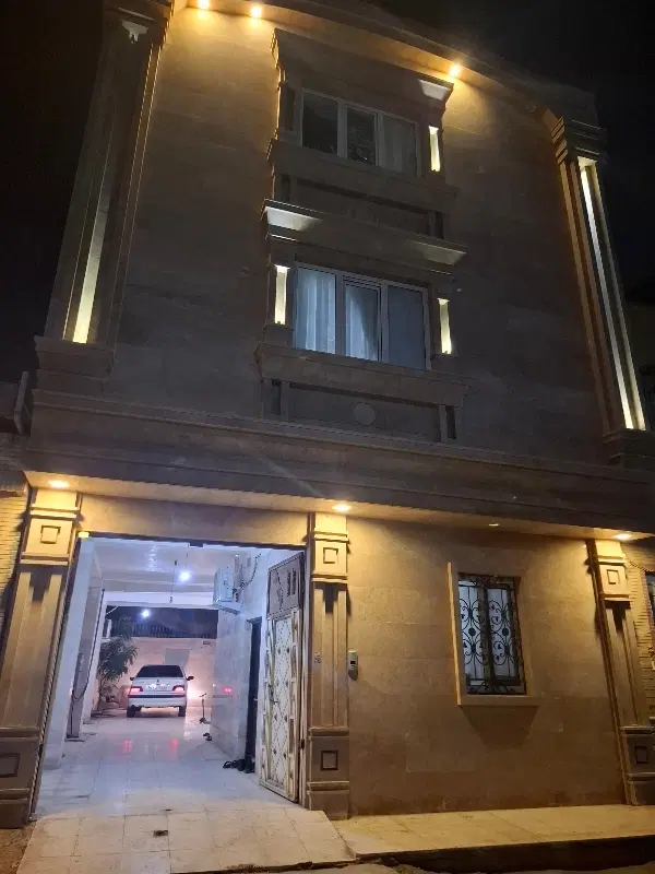ساختمان دو طبقه