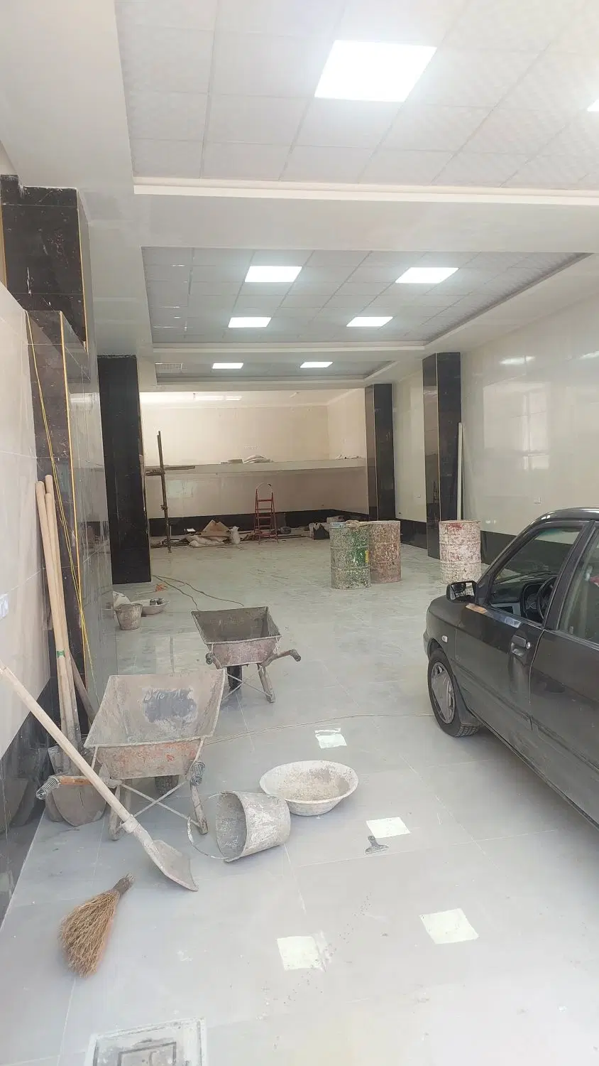 مغازه ۲۲۰ متری بر خیابان گلکار