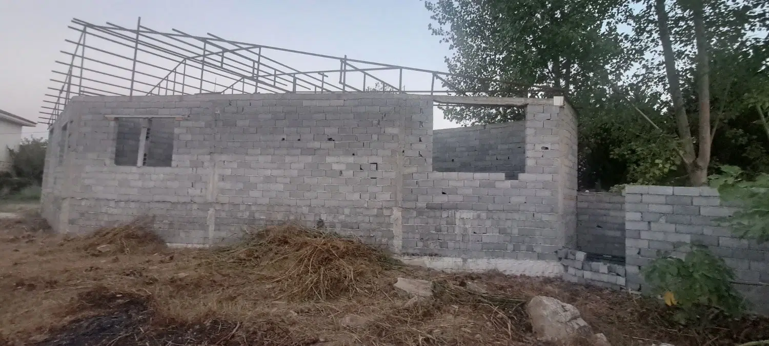 ۴۵۰ متر زمین همراه ۲۵۰متر سازه با استخر،نیمه کاره