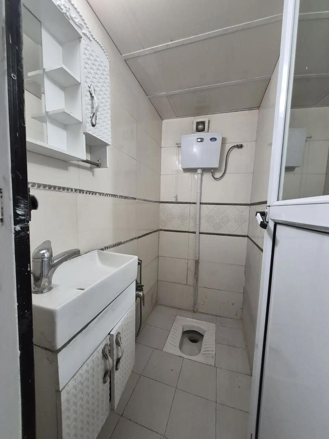 فروش تکواحدی جنوبی طبقه سوم‌