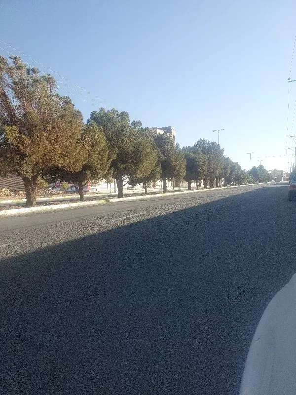 زمین اهن فروشا