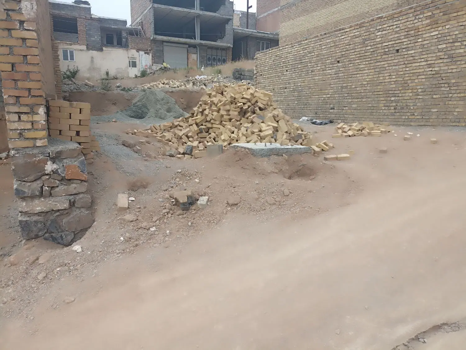 زمین سورازه سرخه دزج
