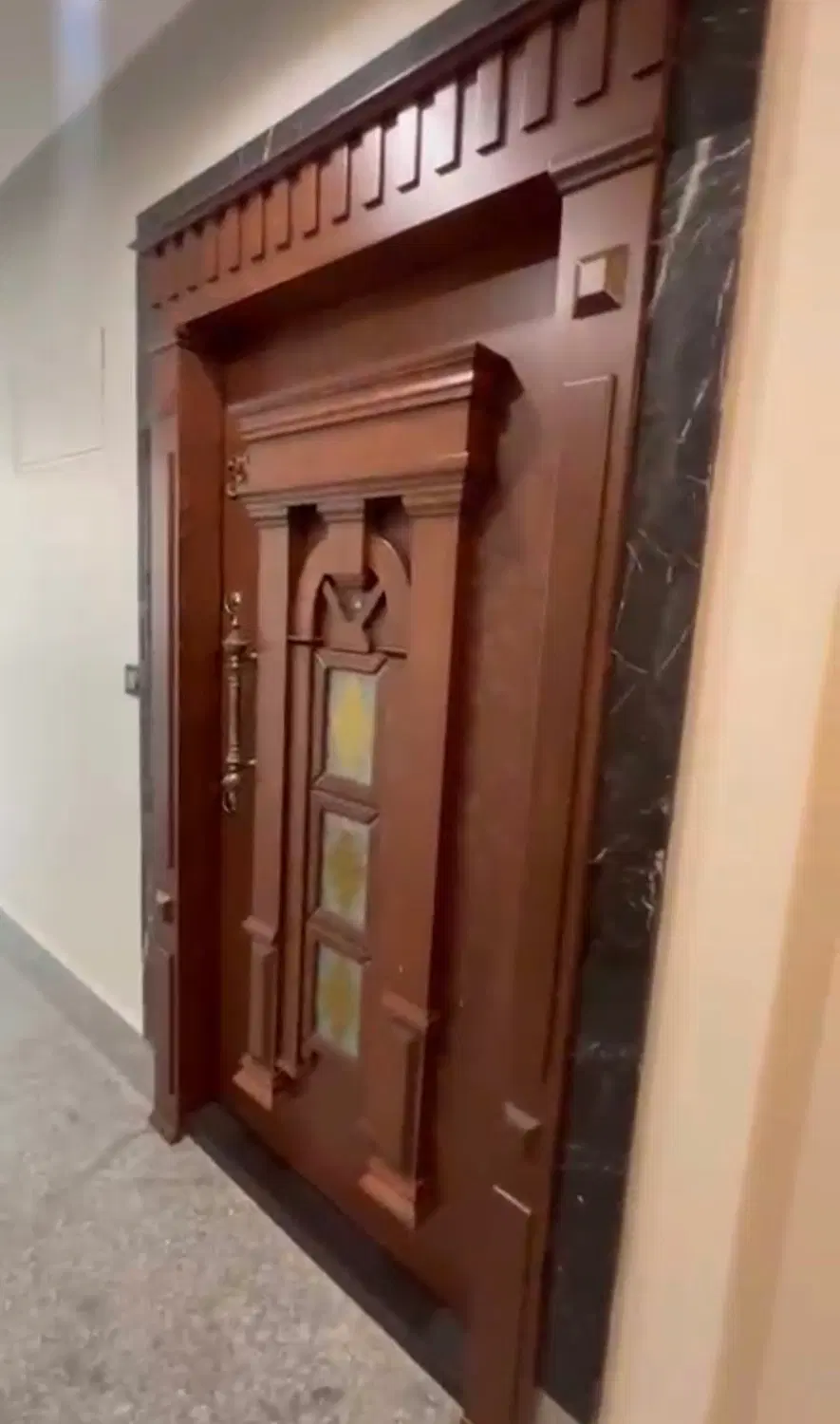 ۸۲ متری نیاوران