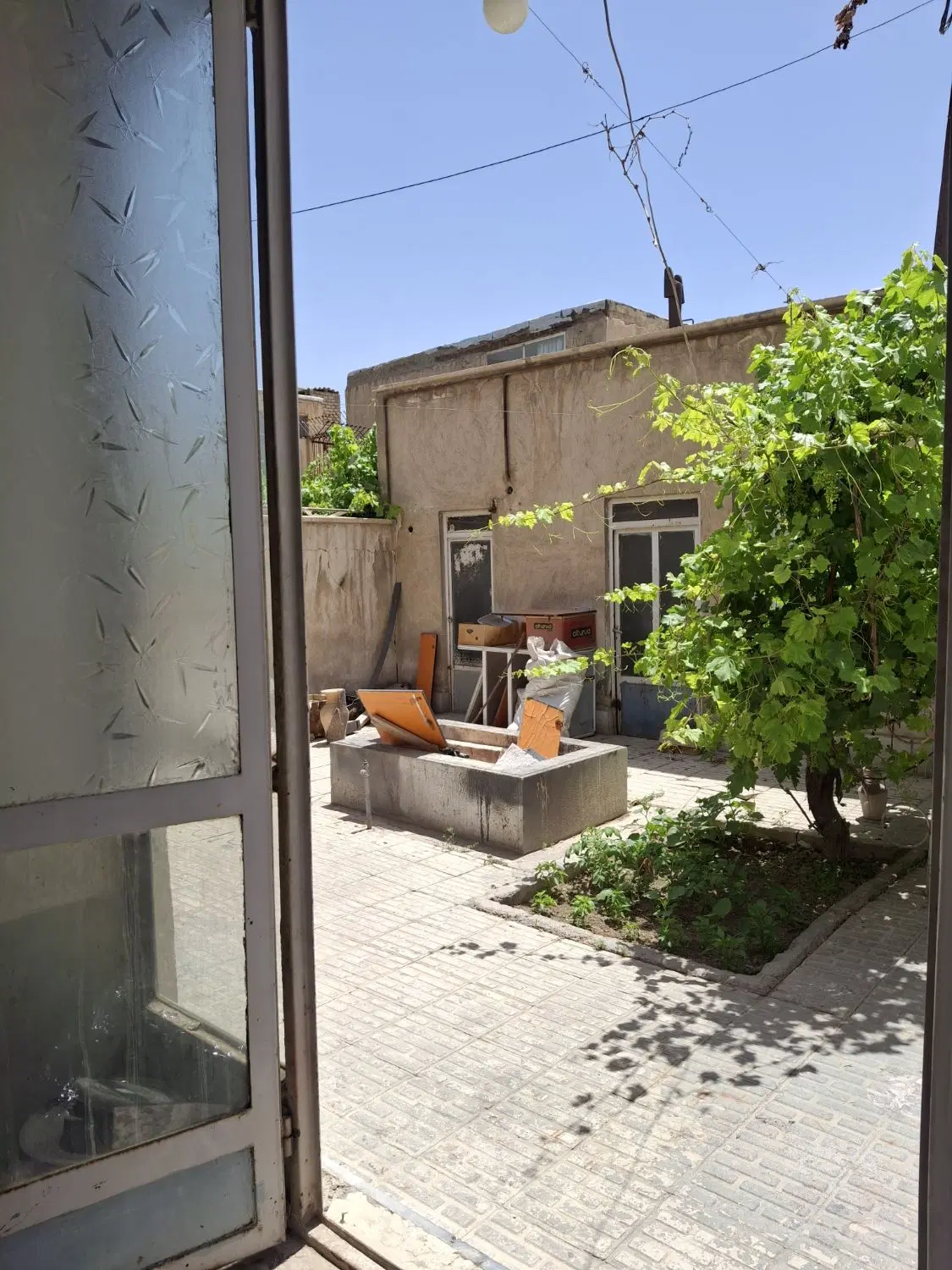 منزل فروشی قابل بازسازی و سکونت سند دار
