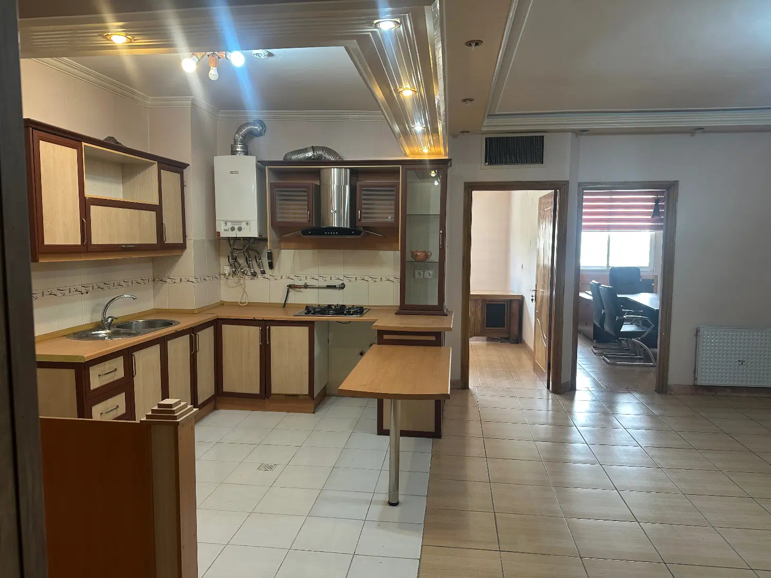 اجاره اتاق و دفترکار در خیابان وحید