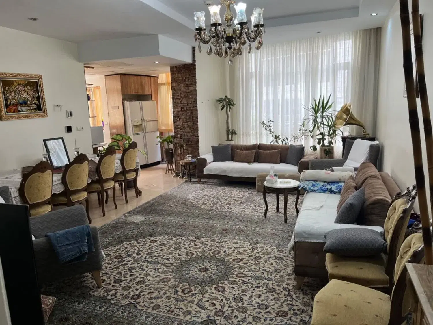 نیاوران ۸۵متر ۲ خواب با امکانات ۸ساله