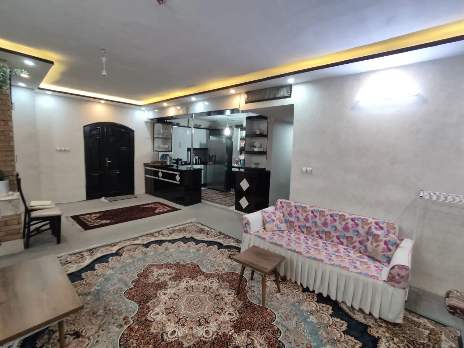 آپارتمان ۸۵متری حاشیه جمهوری