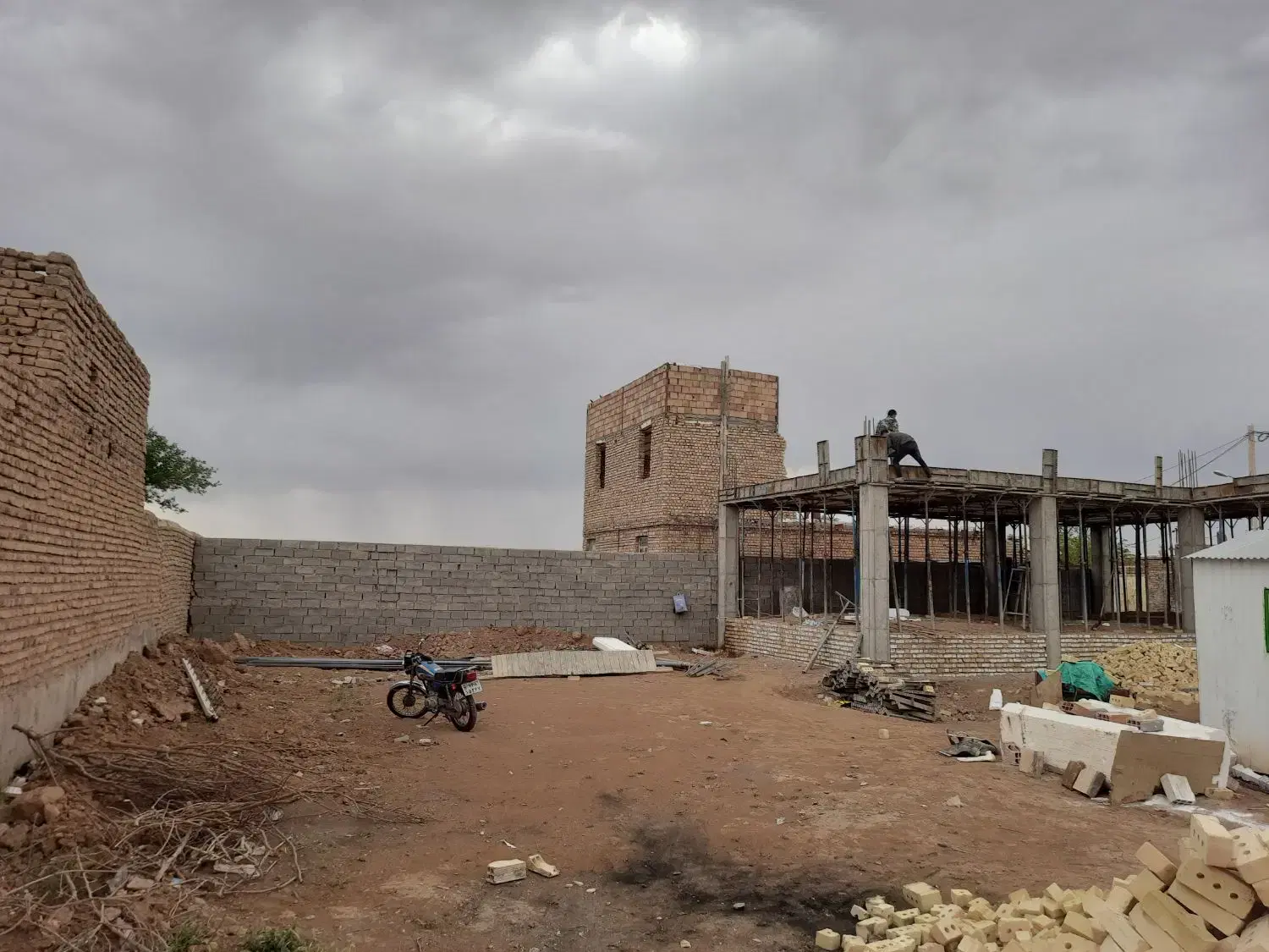۳۰۰ متر زمین مسکونی در بحرودی
