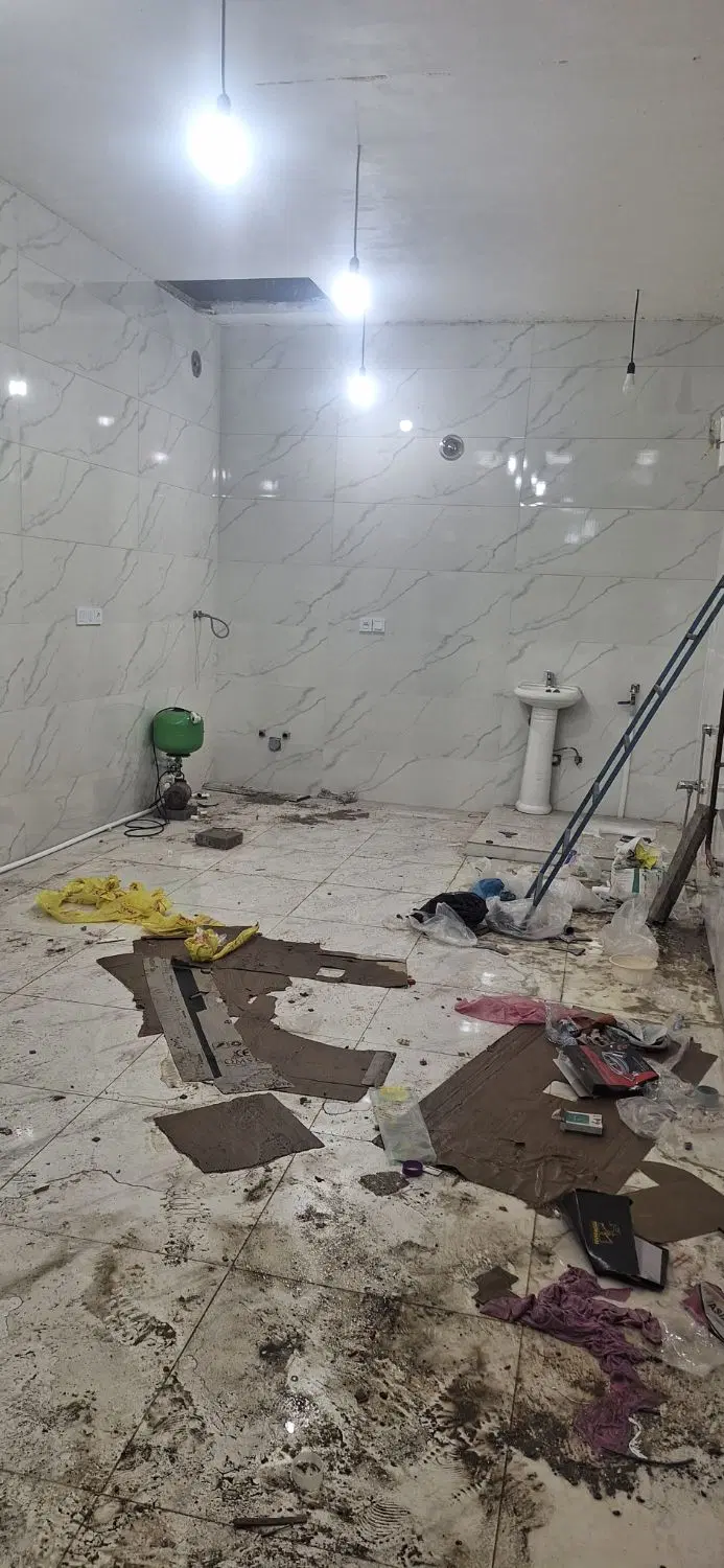 مغازه اکازیون بر خیابان اصلی