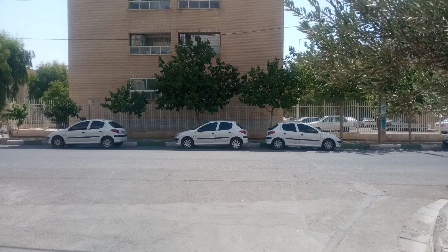 مغازه تجاری دایم خیابان ۲۰ متری