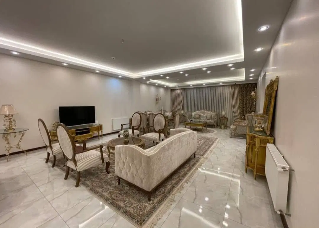 ۹۰ متر همکف شیک_۱۰۰ متر حیاط اختصاصی_۲خواب