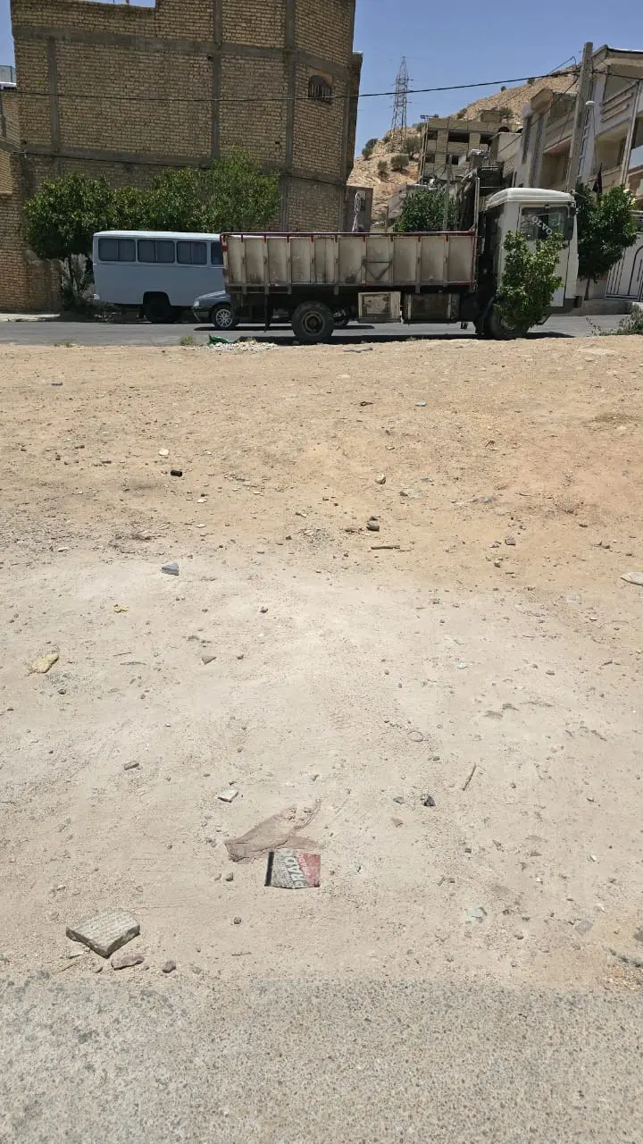 یک قطعه زمین با بلامانع تجاری مسکونی