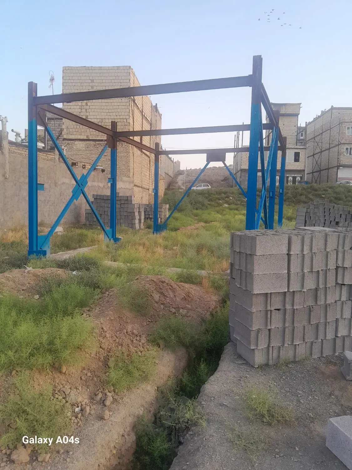 زمین ۱۳۸ متری داری پروانه و سند