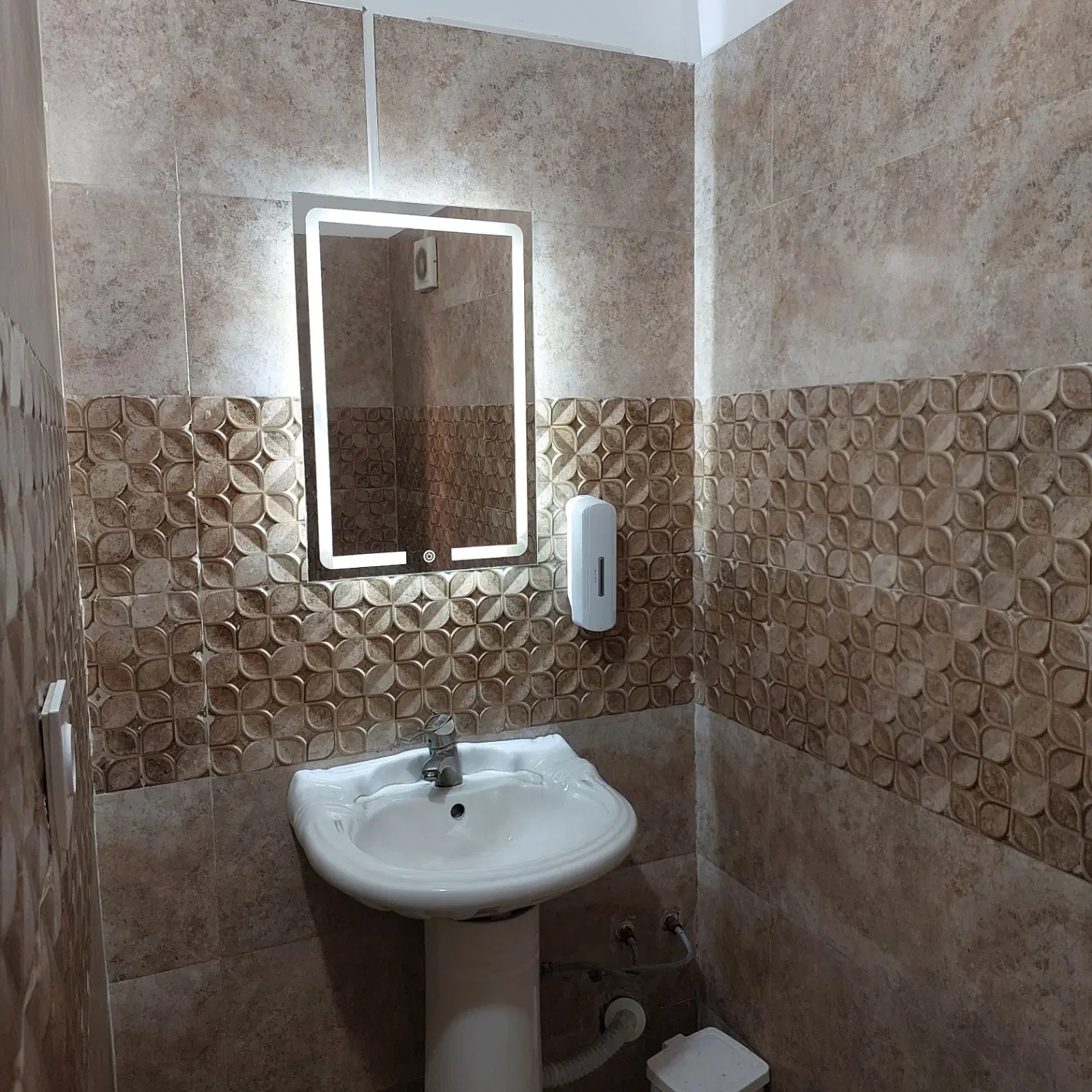 خانه ویلایی ۹۹ متری میان اباد شهرک امام حسین تمیز
