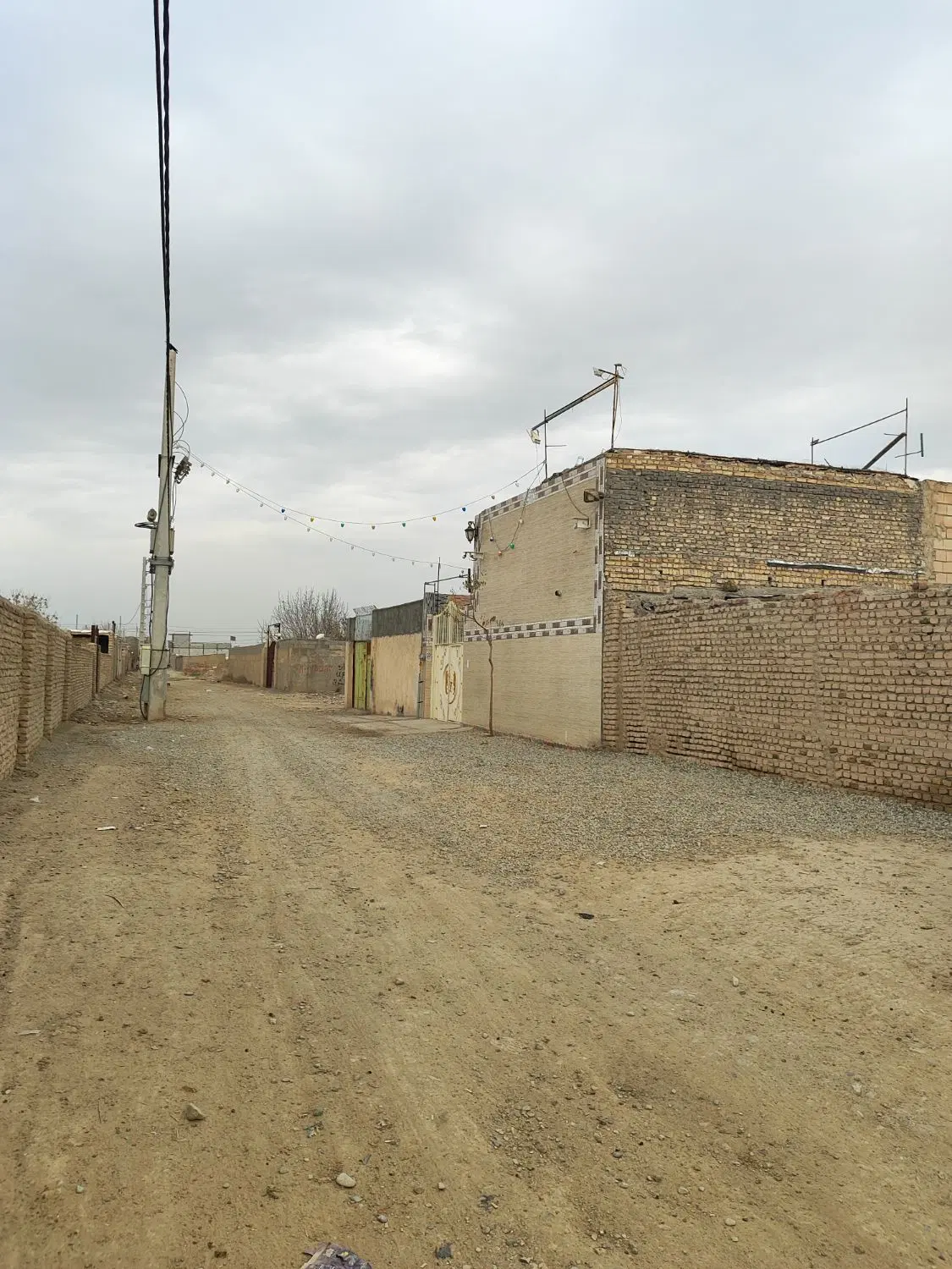 زمین به مساحت ۱۰۰۰متر سند دار