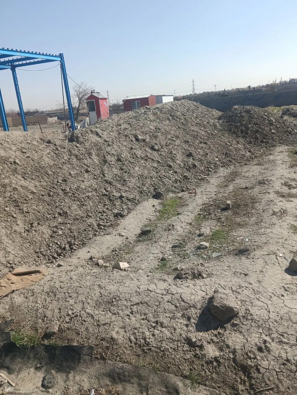 ۲هکتار زمین جهت مجموعه باغی