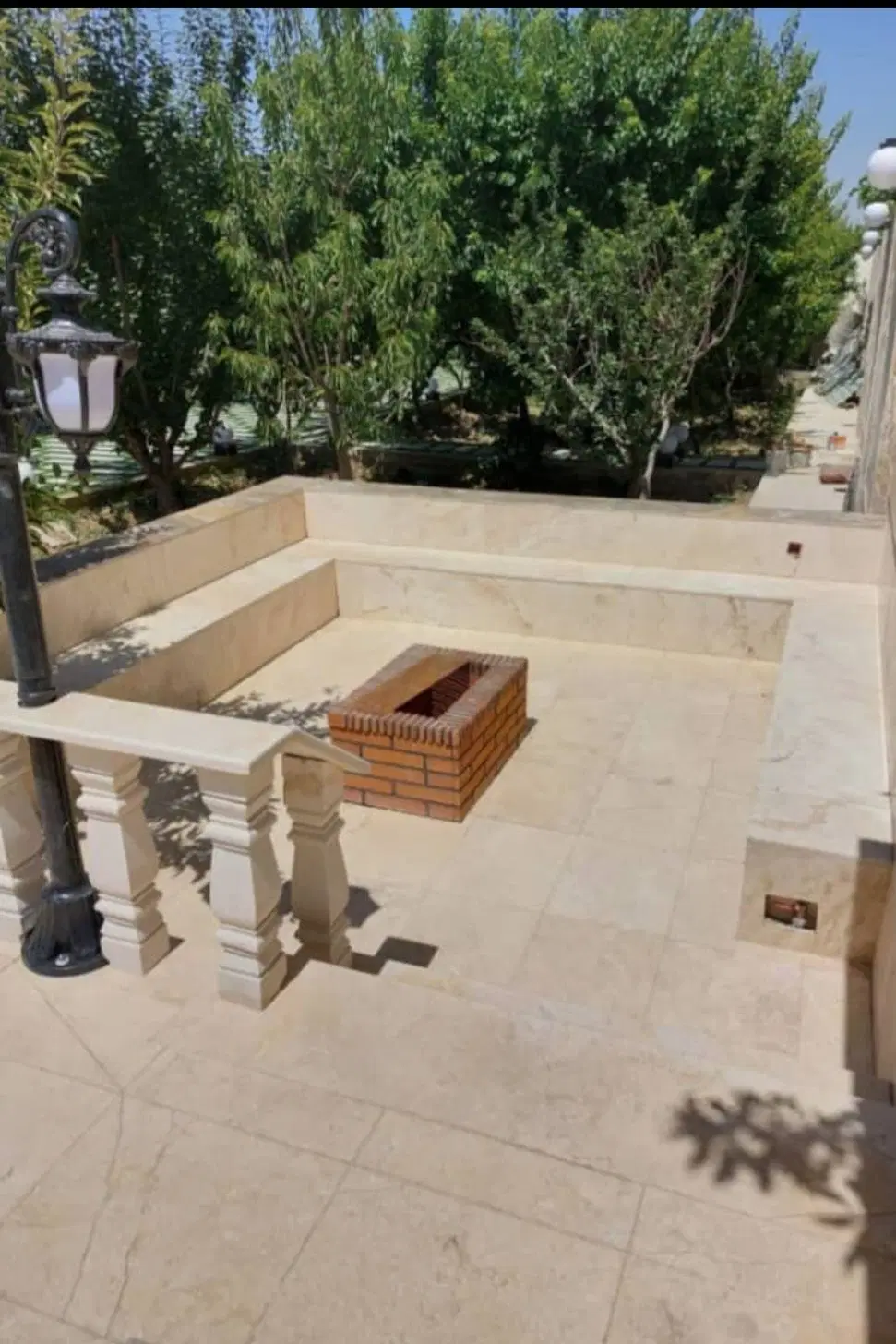 عمارت هزار متری با استخر سرپوشیده