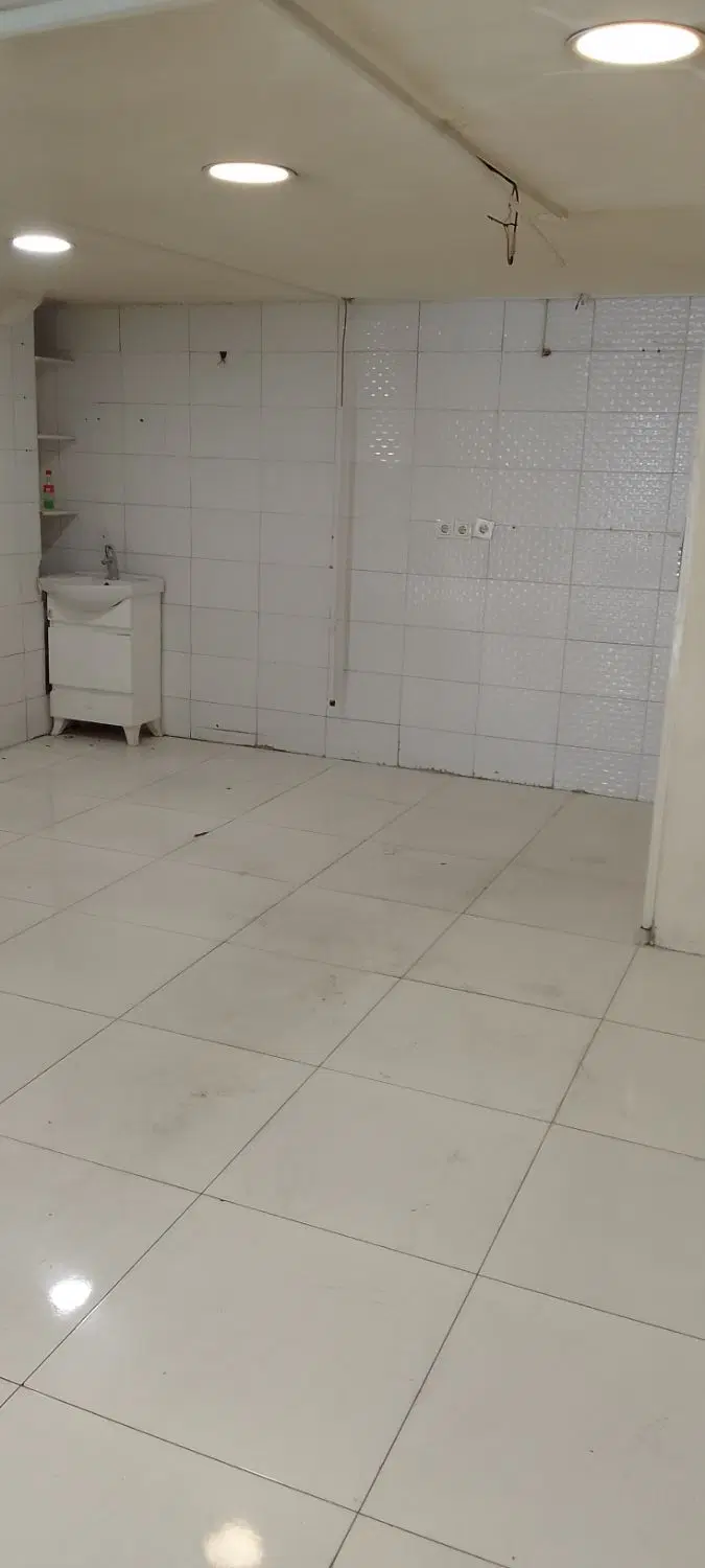 رهن و اجاره 300 متر فلت و 35 متر تجاری
