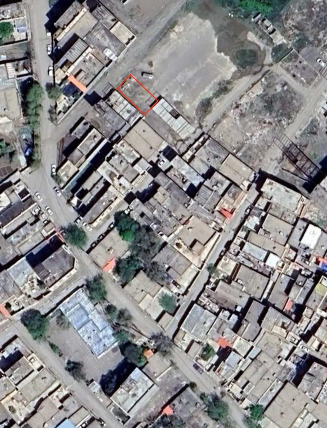 زمین ۱۲۴ متر با حاشیه ۸متر باغون آباد