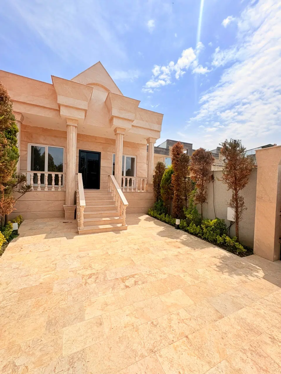ویلا همکف150متری_نما کلاسیک_شهرکی_3کنتور نصب