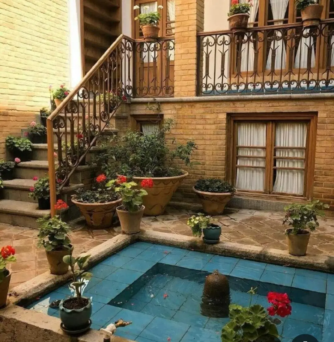 خونه ی ویلایی قدیمی تمیز