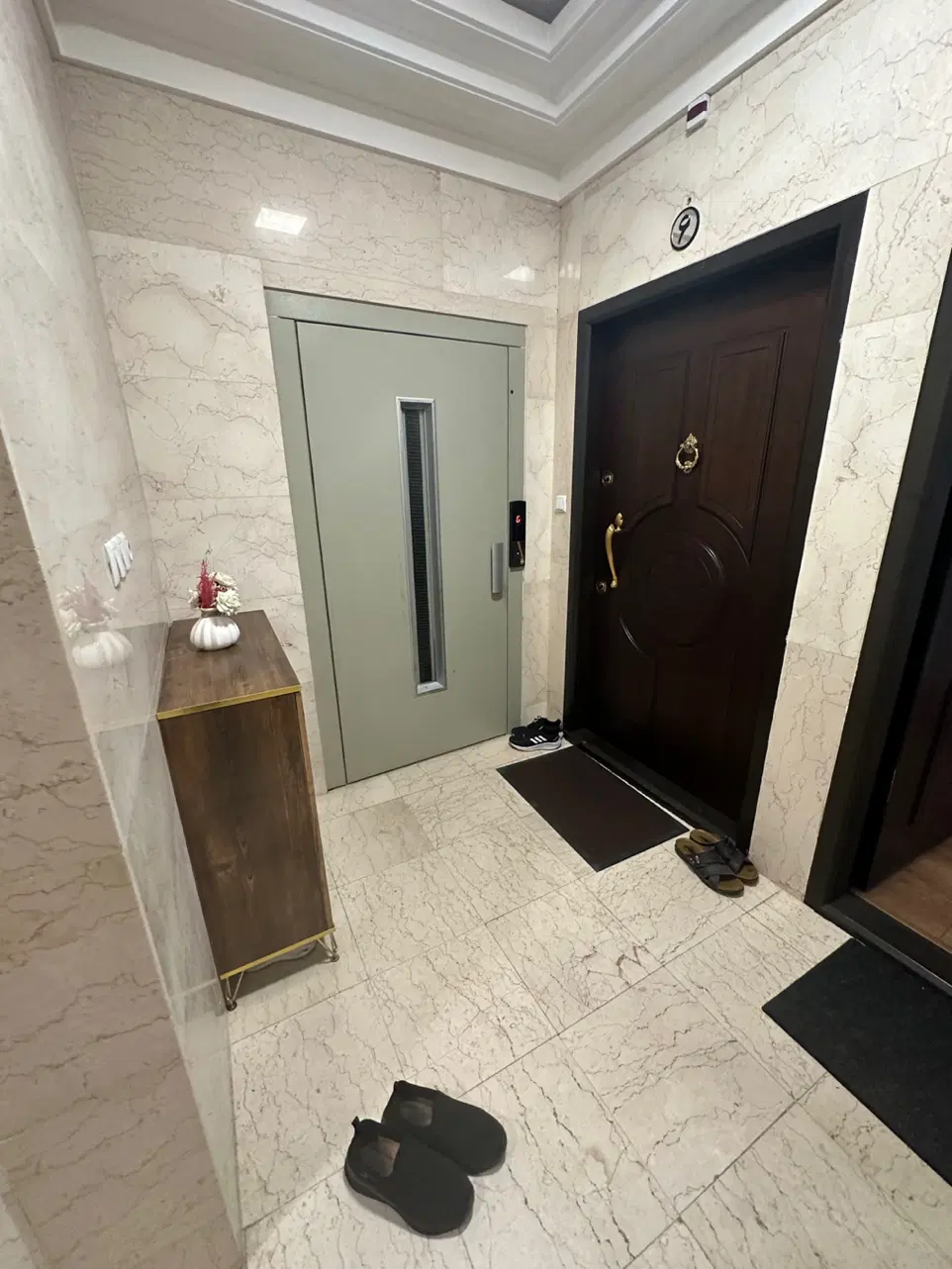 وحیدیه_نبش_فوق لوکس_۱۴۳متر_خیابان اصلی