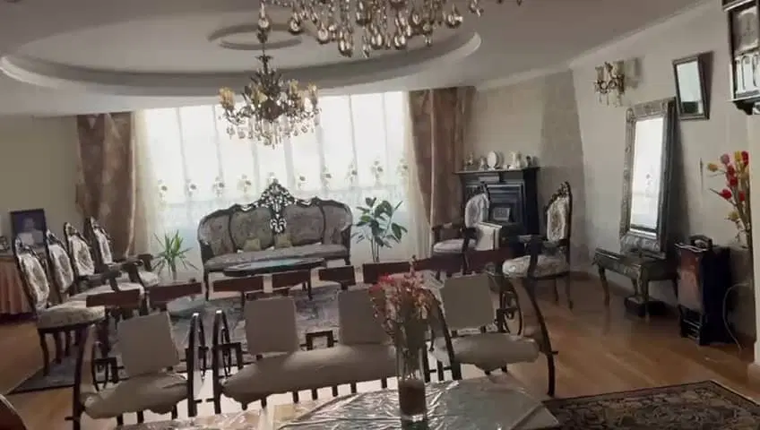 175متر 3خواب روبه آفتاب 2پارکینگ سندی