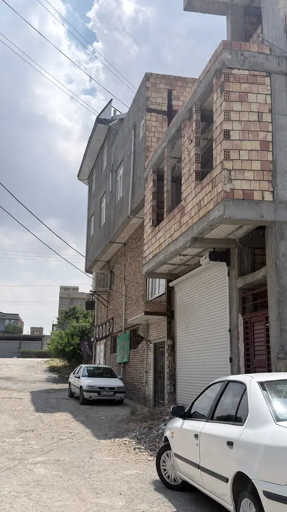 فروش ساختمان نیمه‌کاره  با موقعیت تجاری و مسکونی