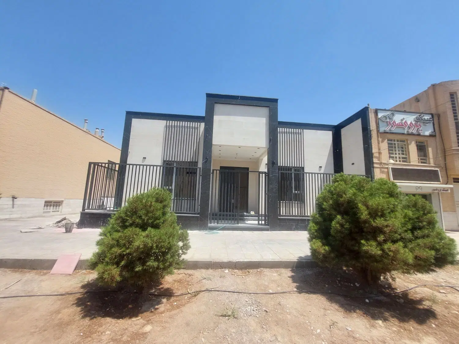 همکف صفر ونوساز بر خیابان نعل اسبی