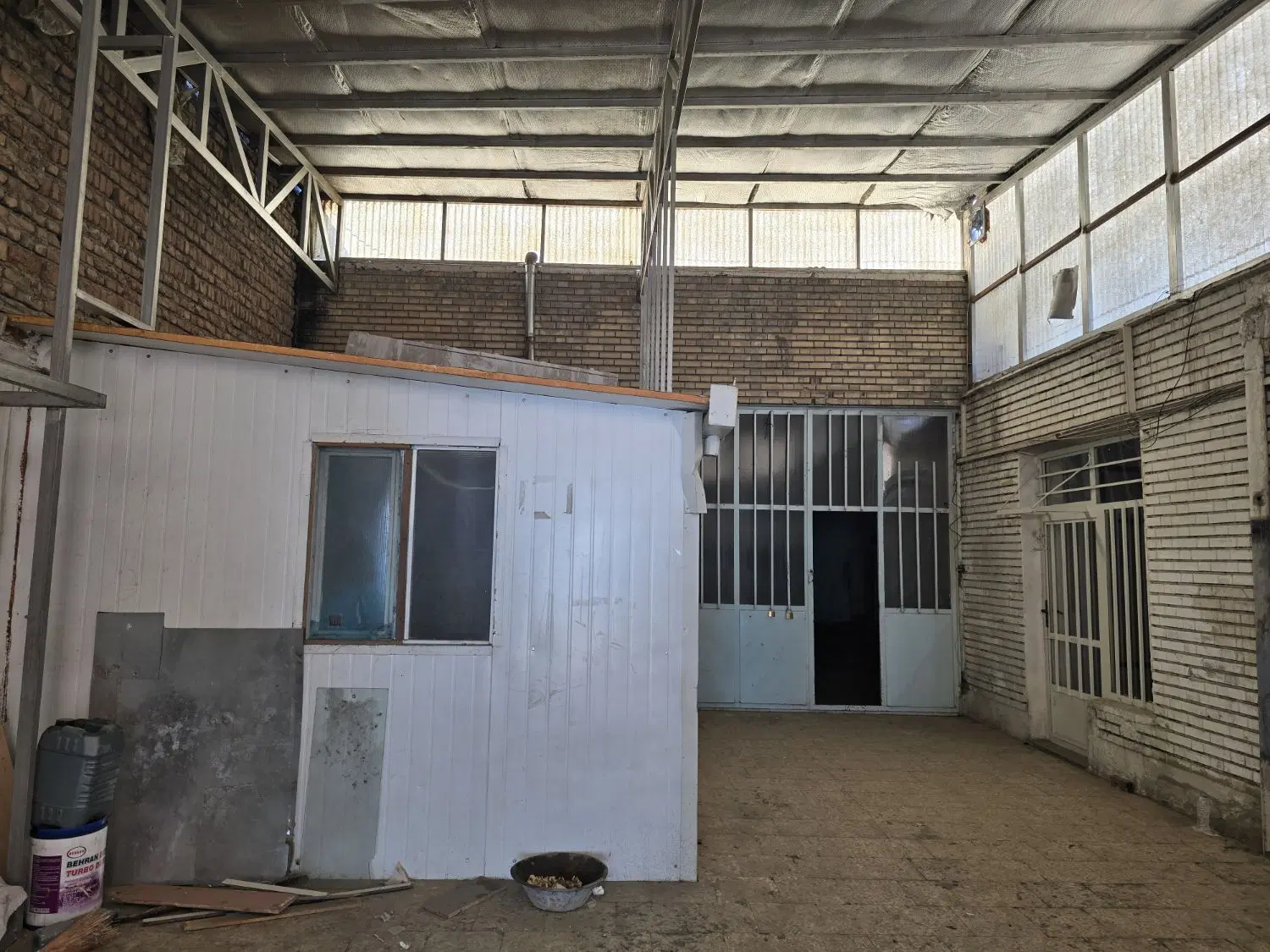 سالن کارگاهی تمام امکانات
