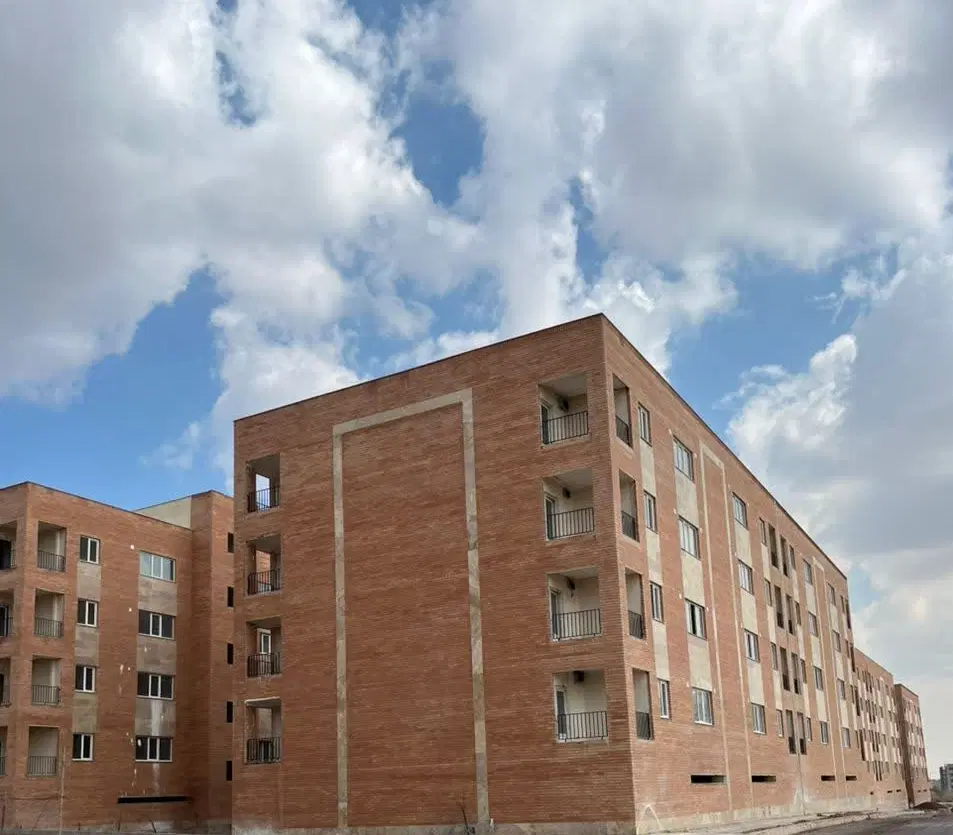 ۱۱۰ متری پارکینگ مسقف پرند