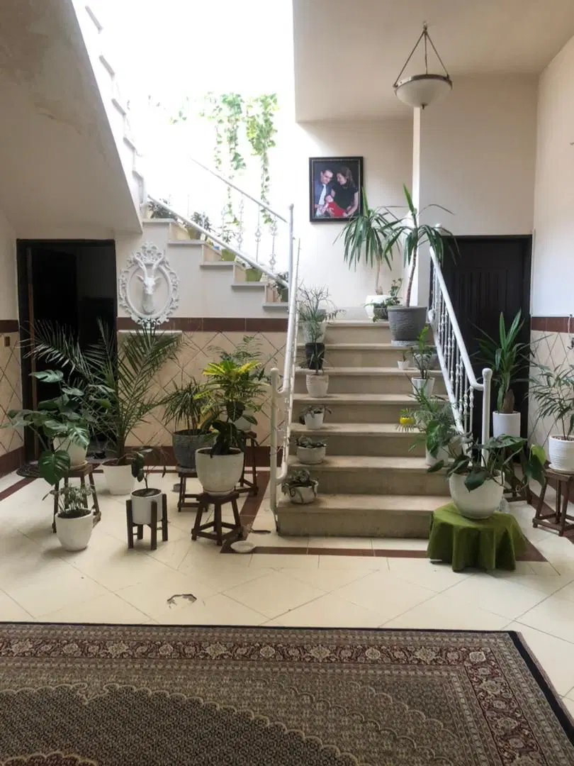 ۱۳۰۰ متر سرسه‌نبش ۶ مغازه امکان تهاتر