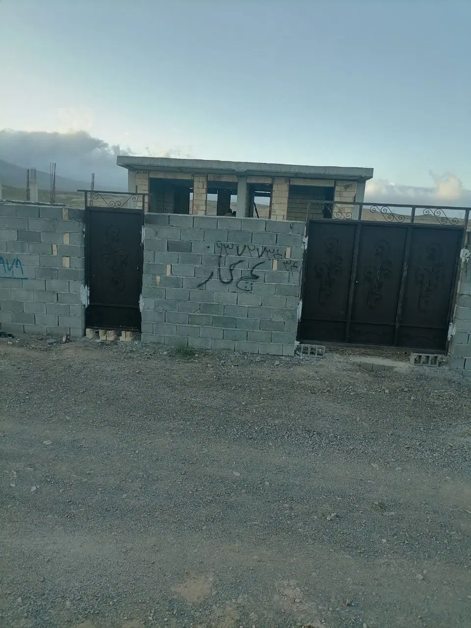 ساختمان نیمه کاره در خرقان
