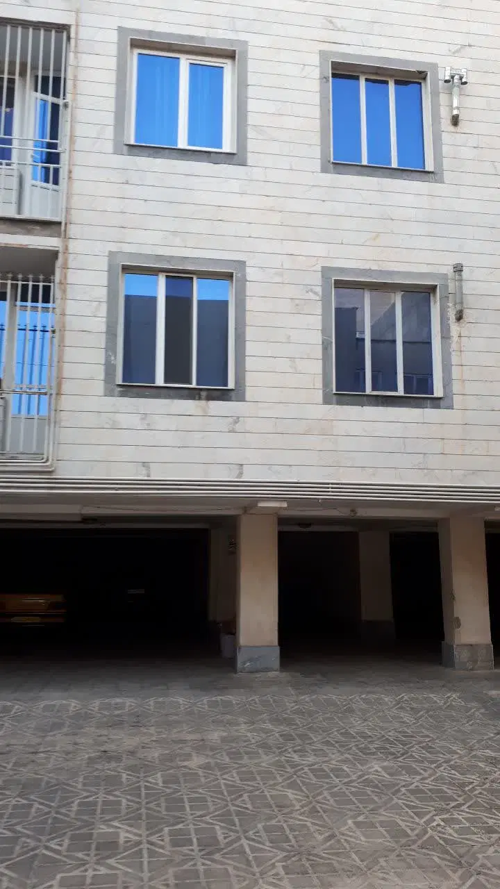 ۵۵ متری طبقه اول با پارکینگ اختصاصی ۸شرقی