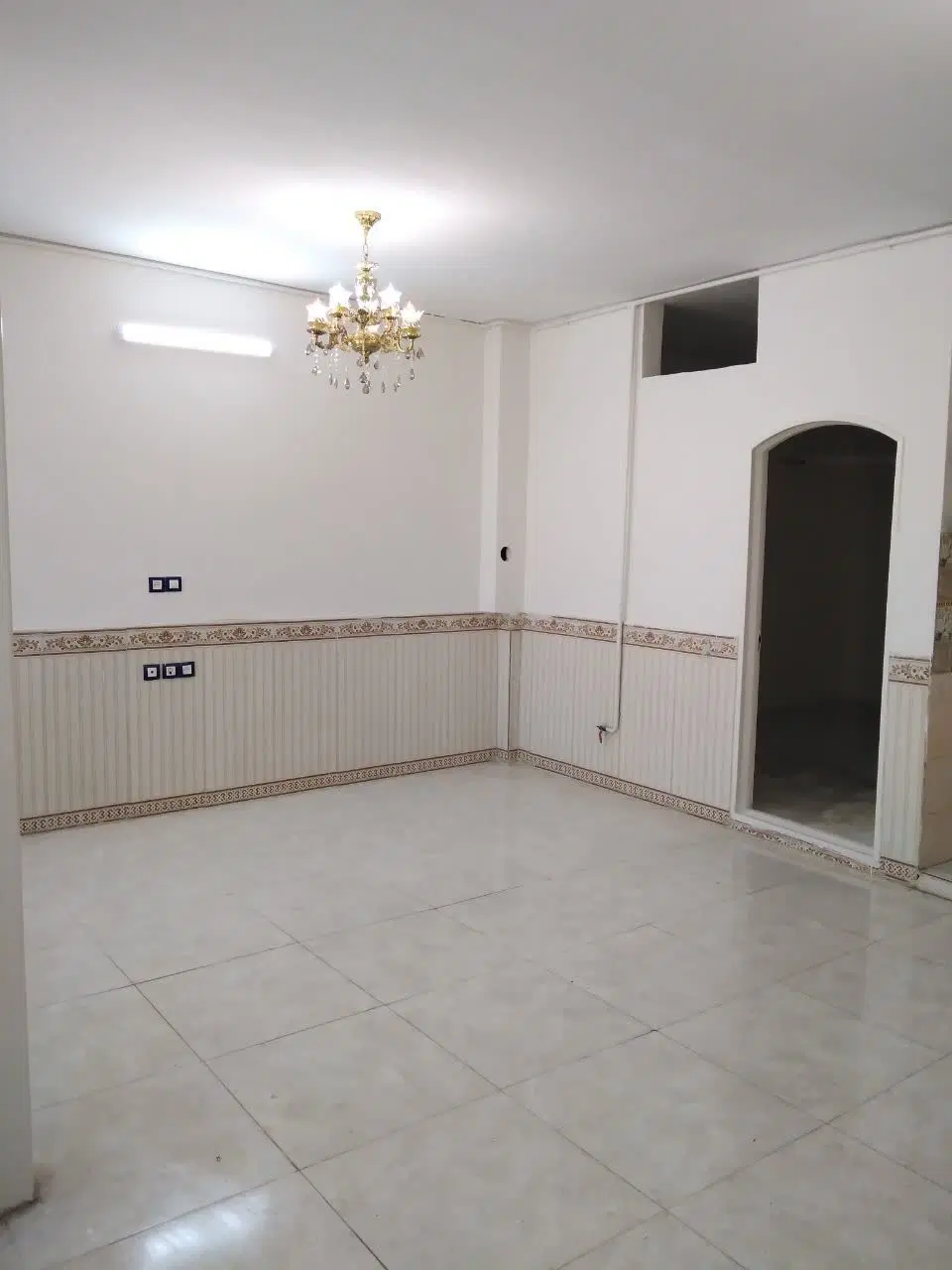 سوله 300متری و خانه ویلایی با برق 3 فاز