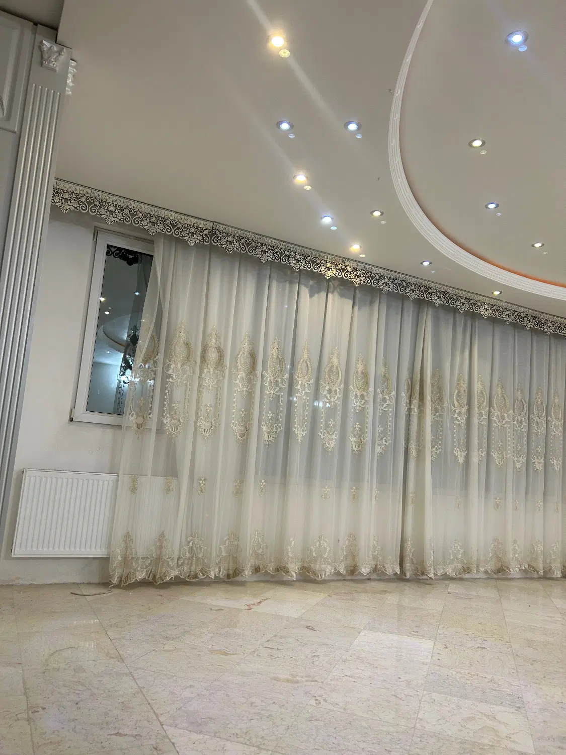 خانه سه طبقه حیات دار