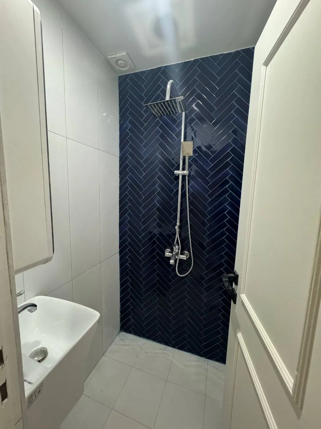 ۸۰متر_دو خواب_حیات اختصاصی دربست_بازسازی تمام قد