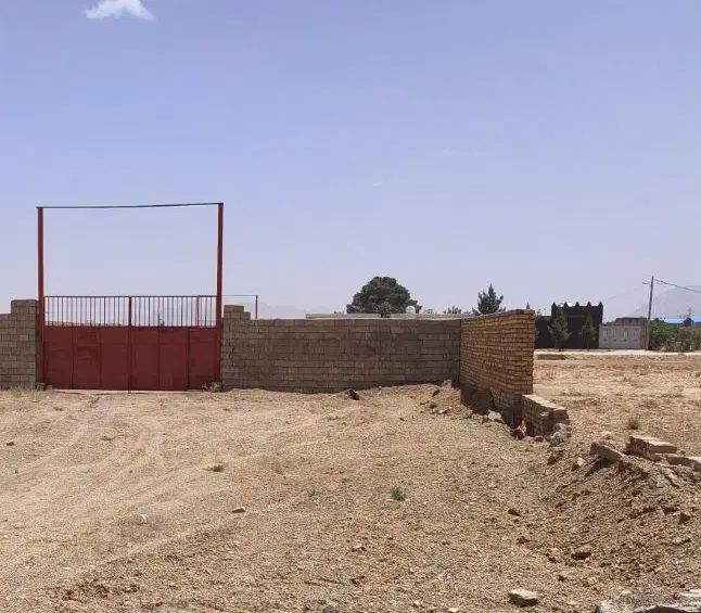زمین وار دیواری بر اتوبان فولادشهر