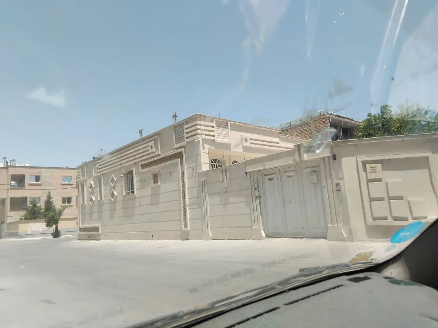منزل یک طبقه ۳۰۰ متر ۳ نبش