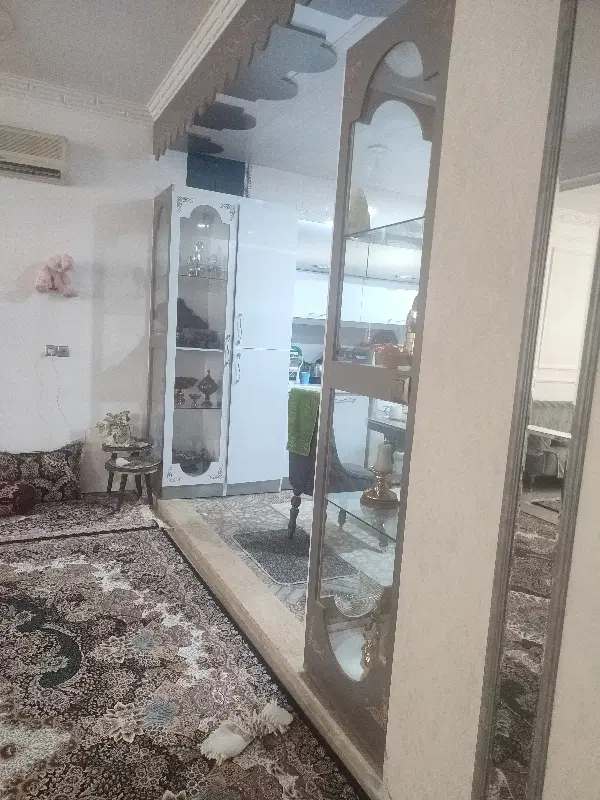 منزل مسکونی دو طبقه ک طبقه اول اجاره داده میشود