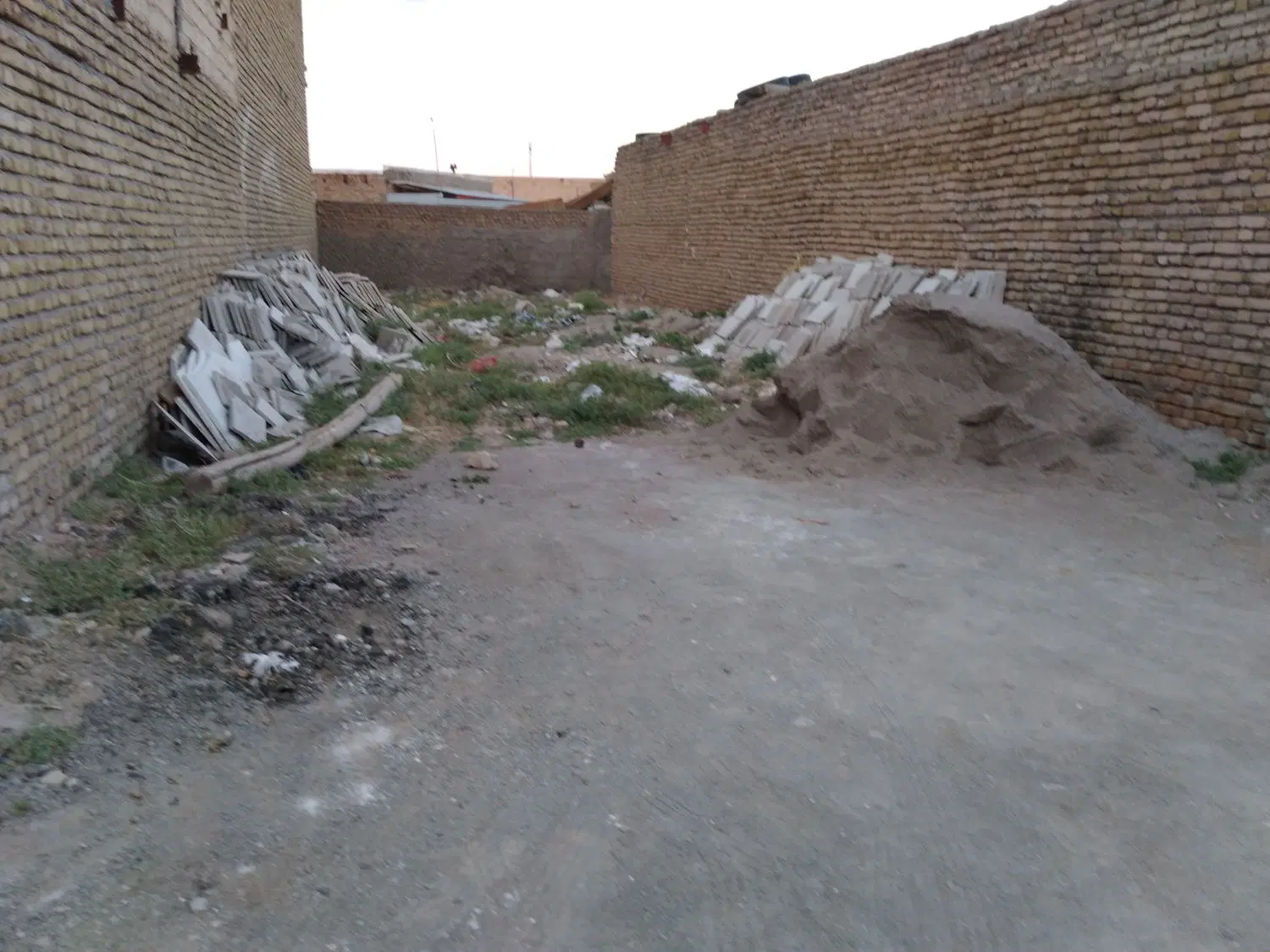 زمین فروشی