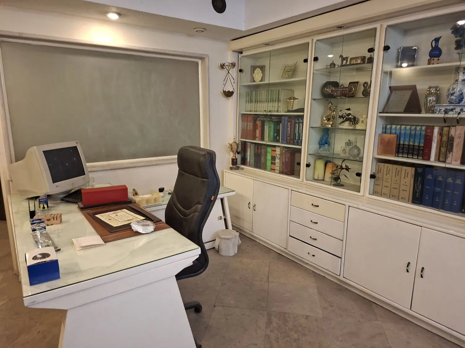 ملک مناسب برای مطب و دفتر