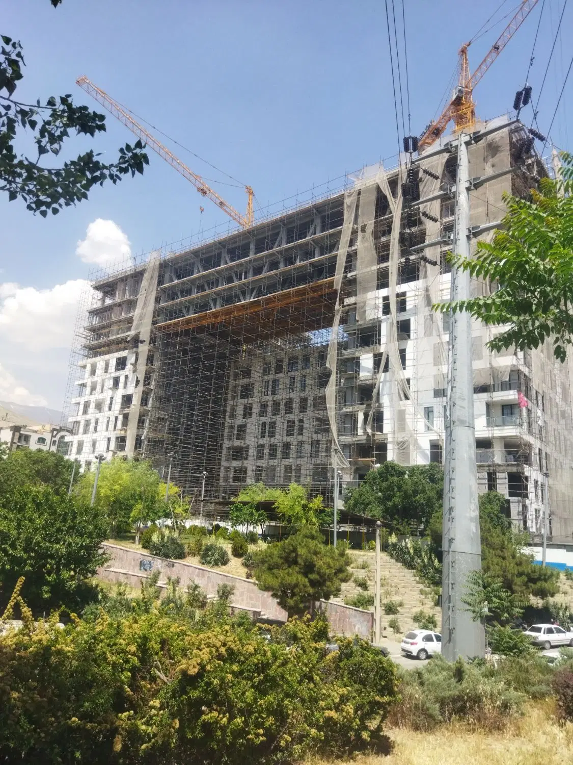 ویلایی برِ خیابان امام